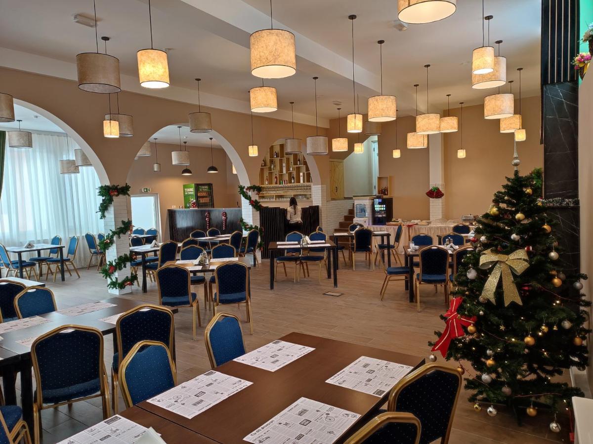 Hotel Iri Буштени Экстерьер фото