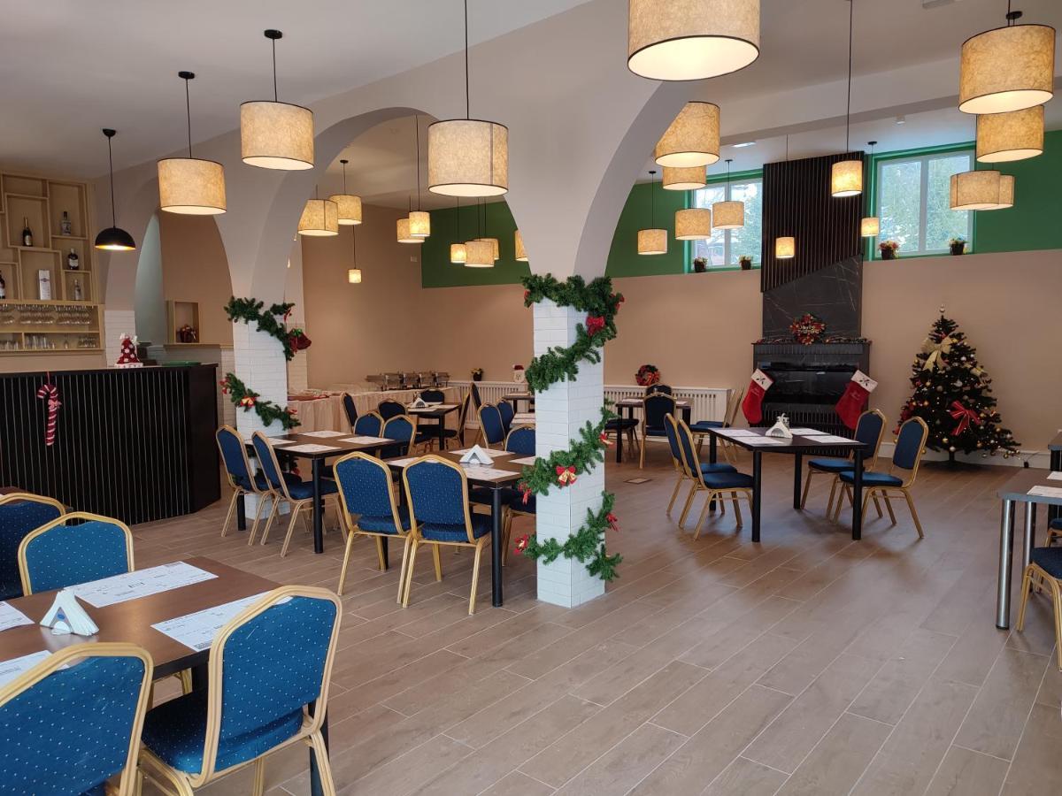 Hotel Iri Буштени Экстерьер фото