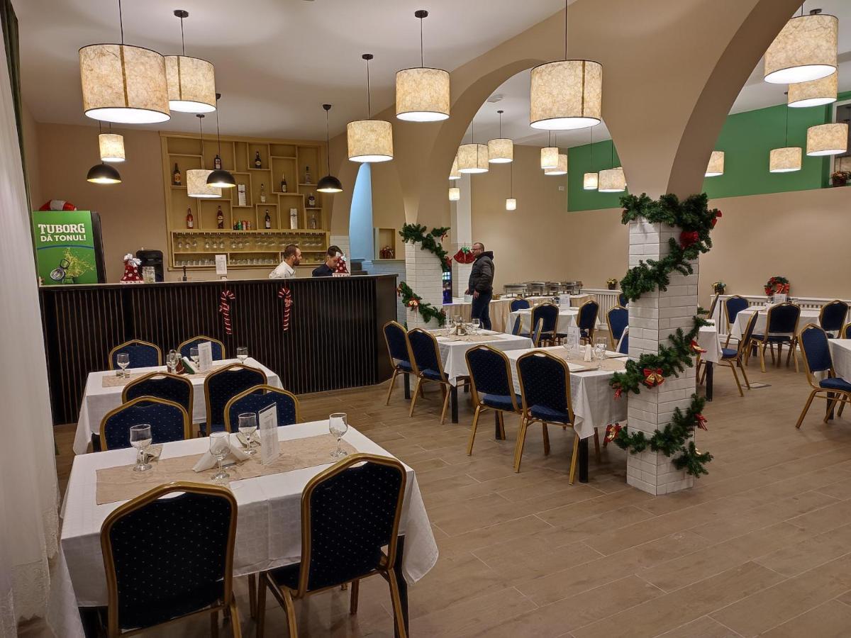 Hotel Iri Буштени Экстерьер фото
