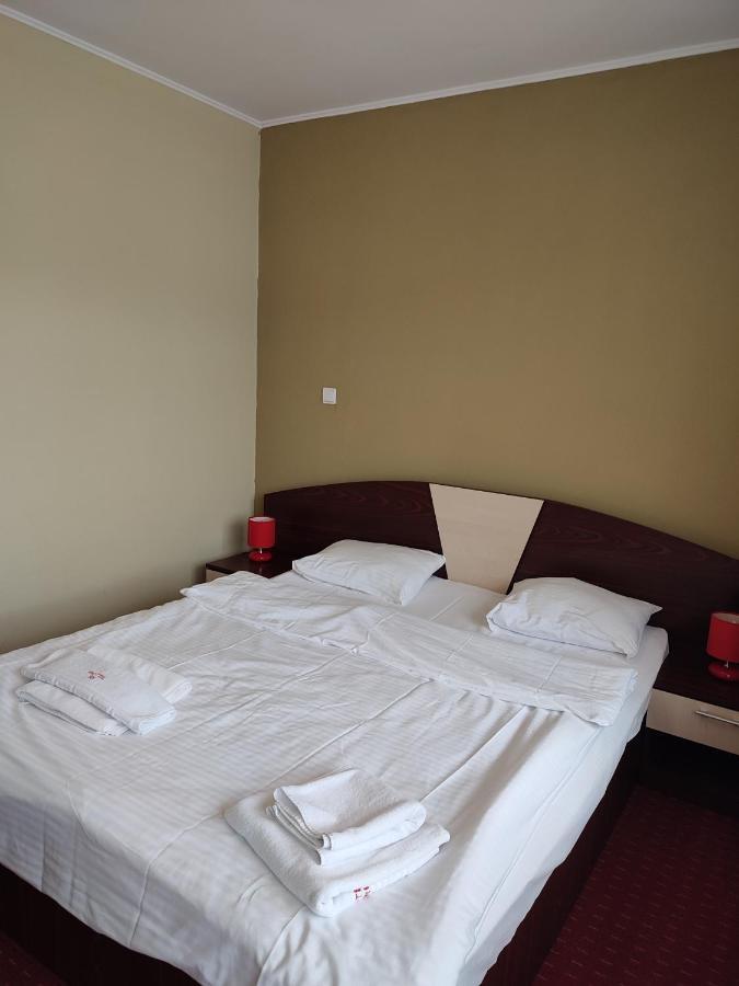 Hotel Iri Буштени Экстерьер фото
