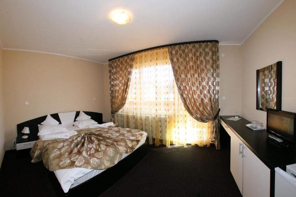 Hotel Iri Буштени Экстерьер фото
