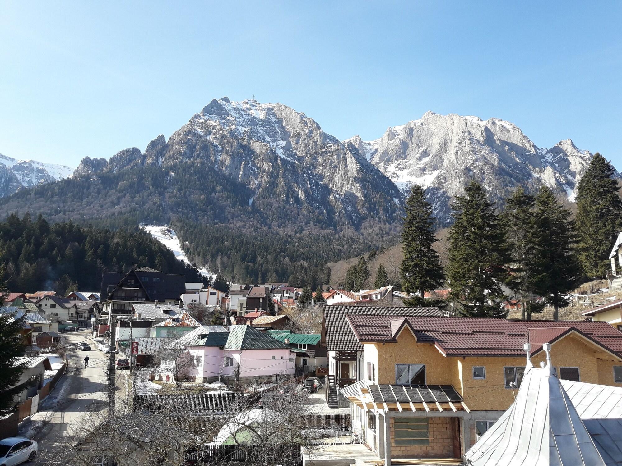 Hotel Iri Буштени Экстерьер фото