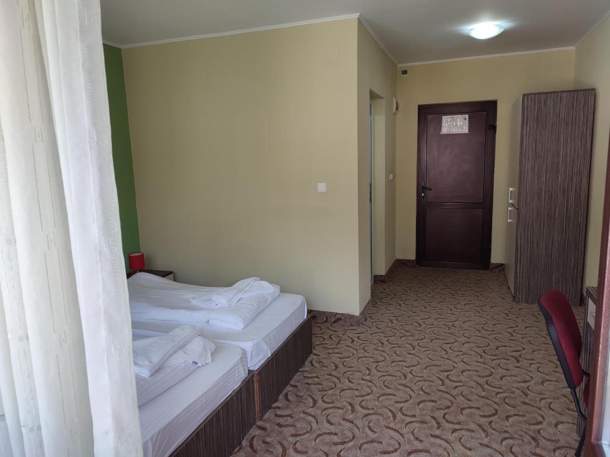 Hotel Iri Буштени Экстерьер фото