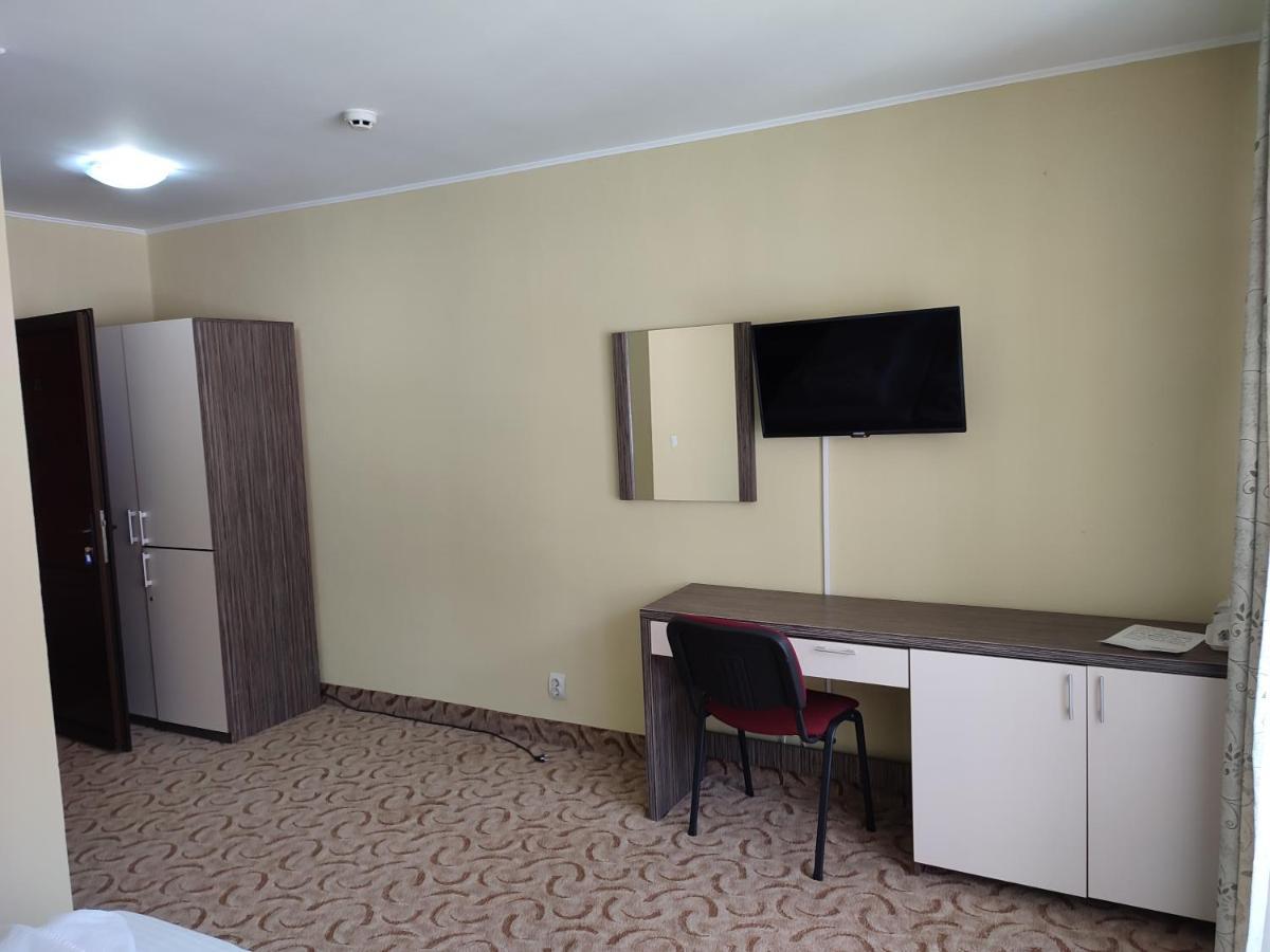 Hotel Iri Буштени Экстерьер фото