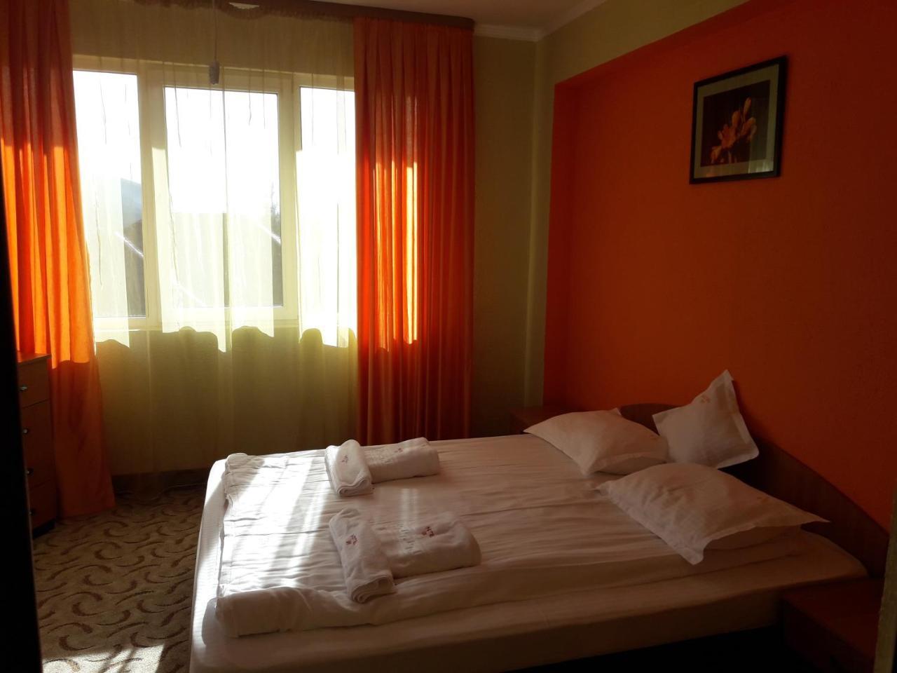 Hotel Iri Буштени Экстерьер фото