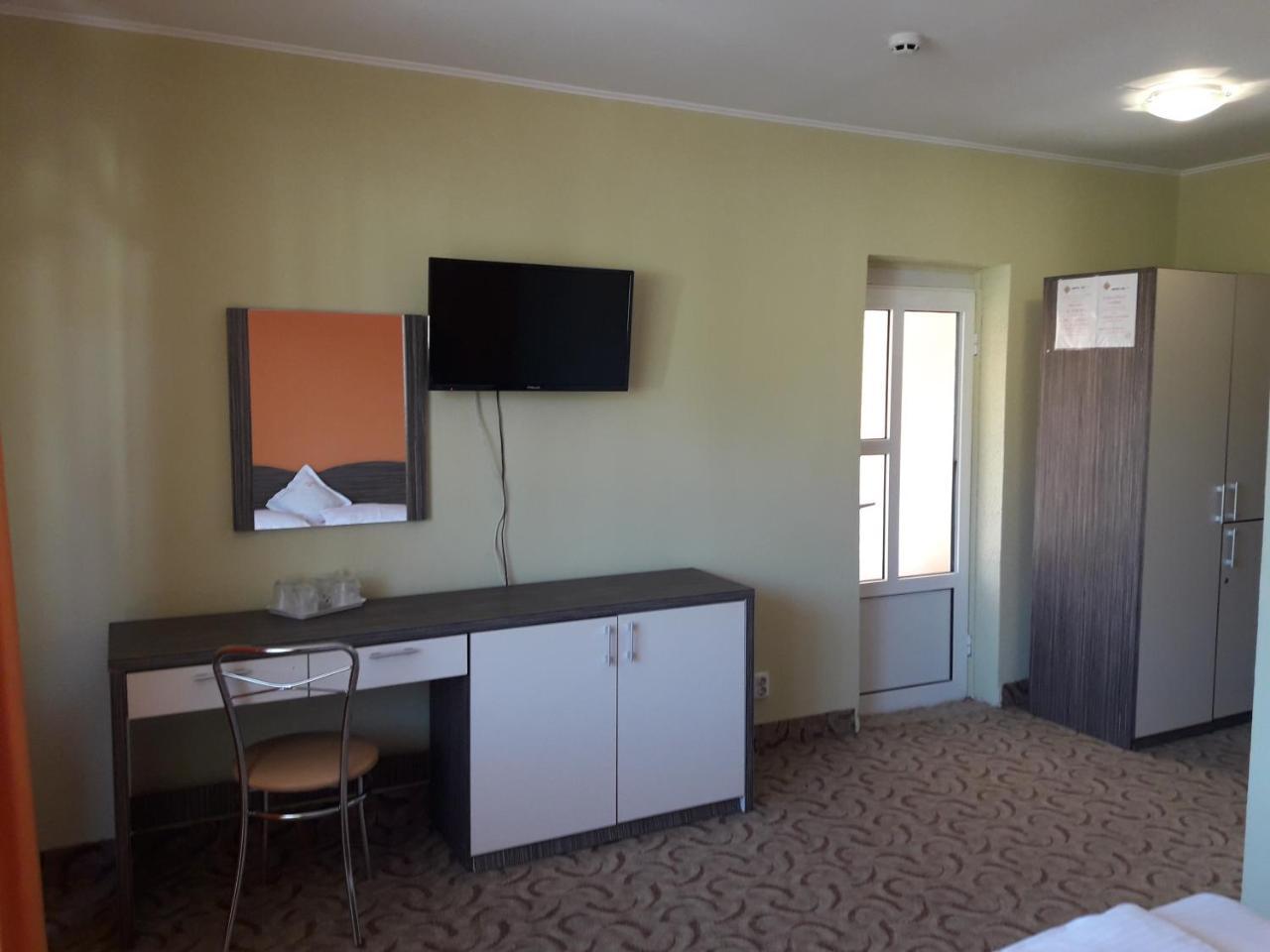 Hotel Iri Буштени Экстерьер фото